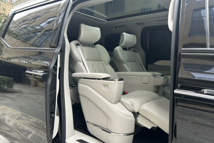 Used Volvo EM90 2025 Ultra Six-Seater Interior 14