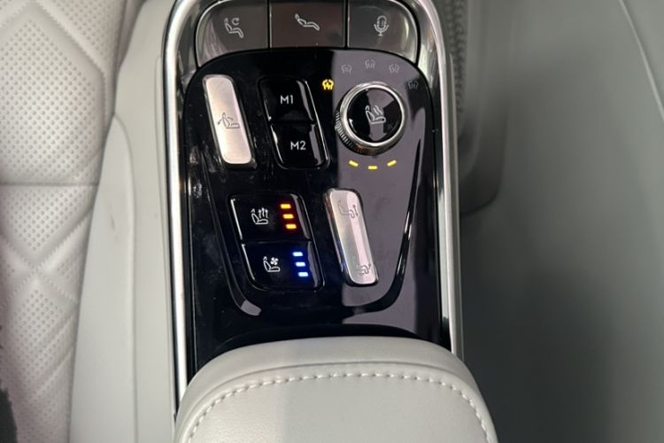 Used Volvo EM90 2025 Ultra Six-Seater Interior 15