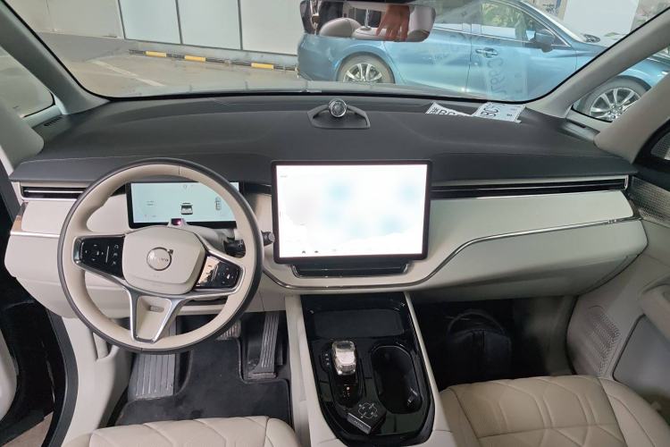 Used Volvo EM90 2025 Ultra Six-Seater Interior 2