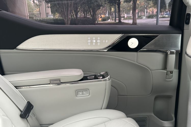 Used Volvo EM90 2025 Ultra Six-Seater Interior 2