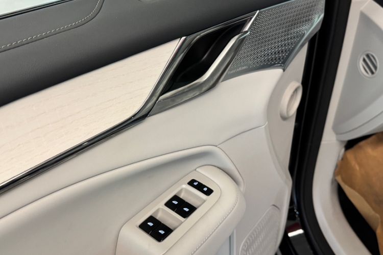 Used Volvo EM90 2025 Ultra Six-Seater Interior 2