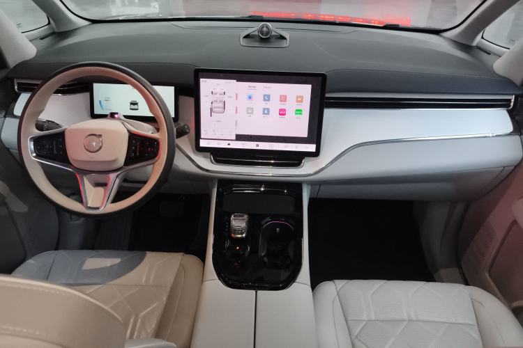 Used Volvo EM90 2025 Ultra Six-Seater Interior 2
