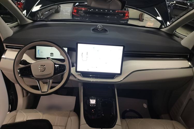 Used Volvo EM90 2025 Ultra Six-Seater Interior 2