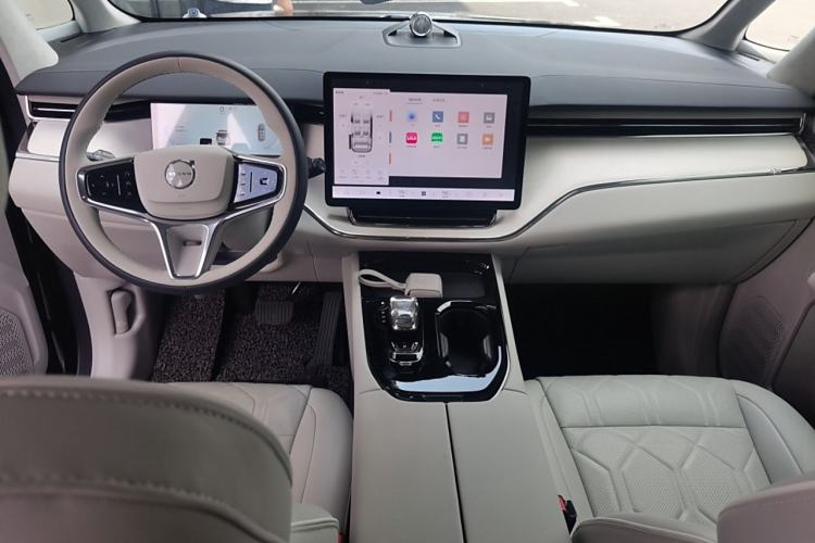 Used Volvo EM90 2025 Ultra Six-Seater Interior 2