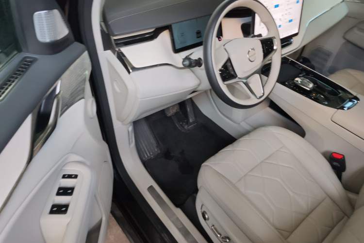 Used Volvo EM90 2025 Ultra Six-Seater Interior 3