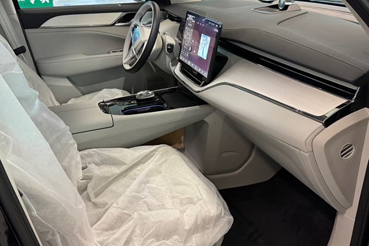 Used Volvo EM90 2025 Ultra Six-Seater Interior 3