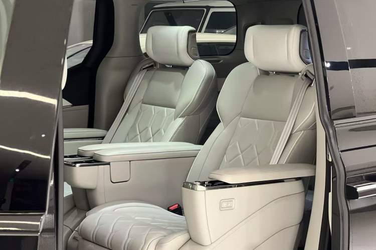Used Volvo EM90 2025 Ultra Six-Seater Interior 3