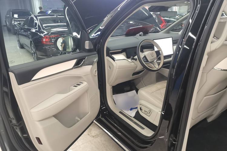 Used Volvo EM90 2025 Ultra Six-Seater Interior 3