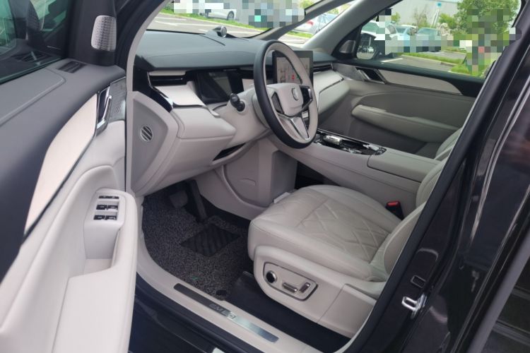 Used Volvo EM90 2025 Ultra Six-Seater Interior 3