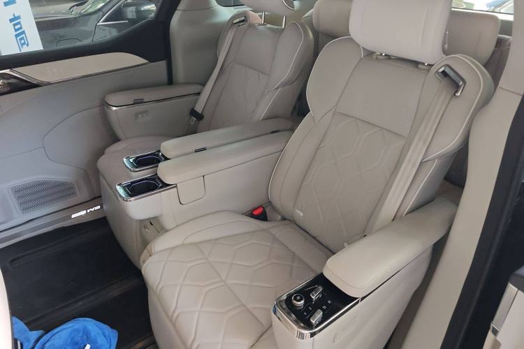 Used Volvo EM90 2025 Ultra Six-Seater Interior 4