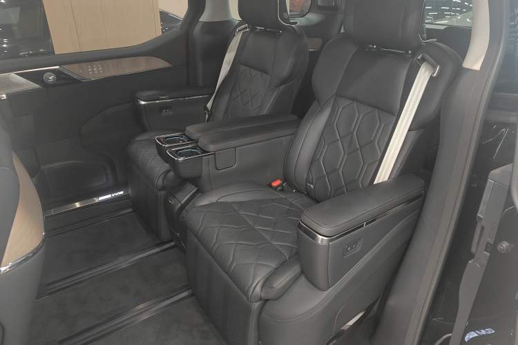 Used Volvo EM90 2025 Ultra Six-Seater Interior 4