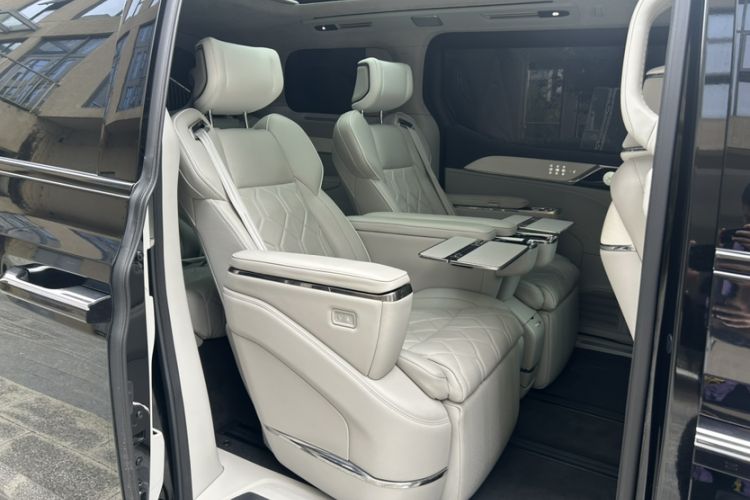Used Volvo EM90 2025 Ultra Six-Seater Interior 4