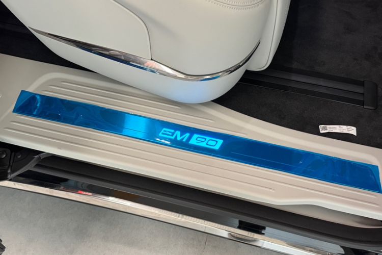 Used Volvo EM90 2025 Ultra Six-Seater Interior 4