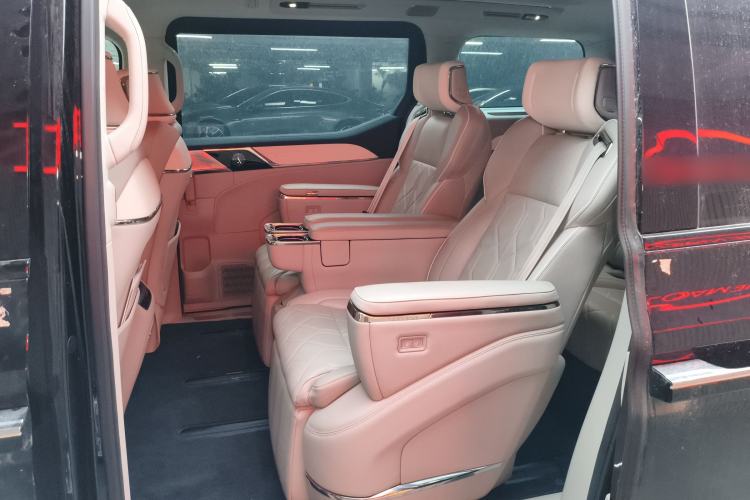 Used Volvo EM90 2025 Ultra Six-Seater Interior 4