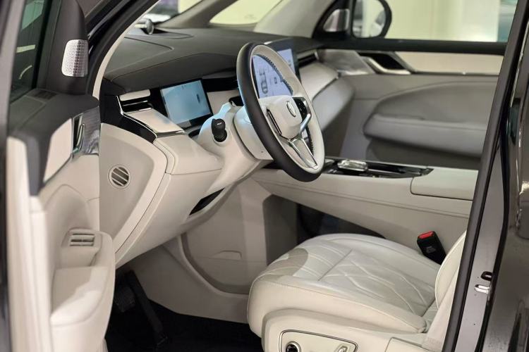 Used Volvo EM90 2025 Ultra Six-Seater Interior 4
