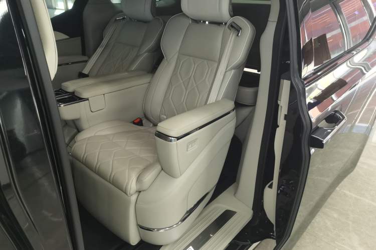 Used Volvo EM90 2025 Ultra Six-Seater Interior 4