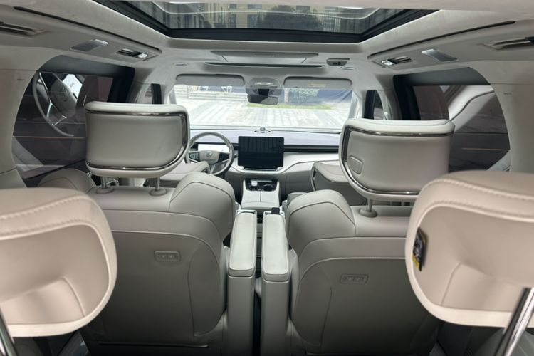 Used Volvo EM90 2025 Ultra Six-Seater Interior 5