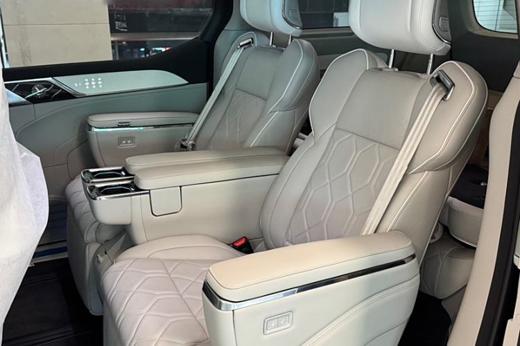 Used Volvo EM90 2025 Ultra Six-Seater Interior 5