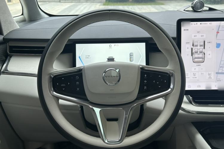 Used Volvo EM90 2025 Ultra Six-Seater Interior 6