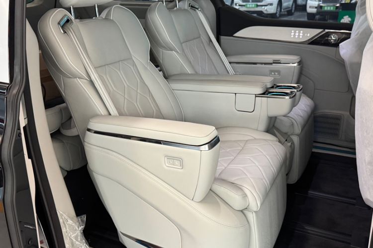 Used Volvo EM90 2025 Ultra Six-Seater Interior 6