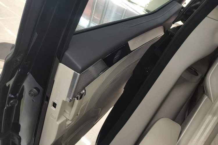 Used Volvo EM90 2025 Ultra Six-Seater Interior 6