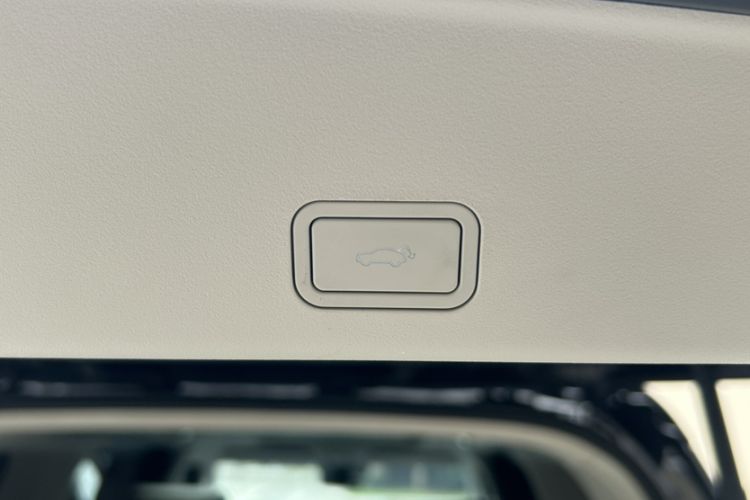 Used Volvo EM90 2025 Ultra Six-Seater Interior 7