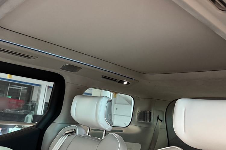 Used Volvo EM90 2025 Ultra Six-Seater Interior 7