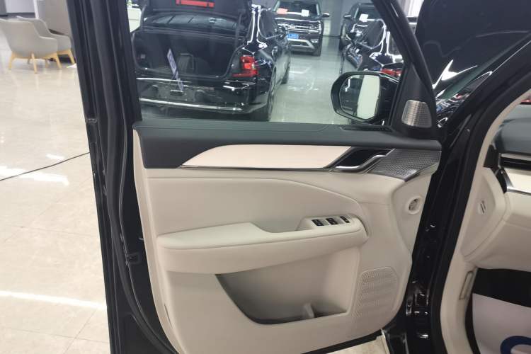 Used Volvo EM90 2025 Ultra Six-Seater Interior 7
