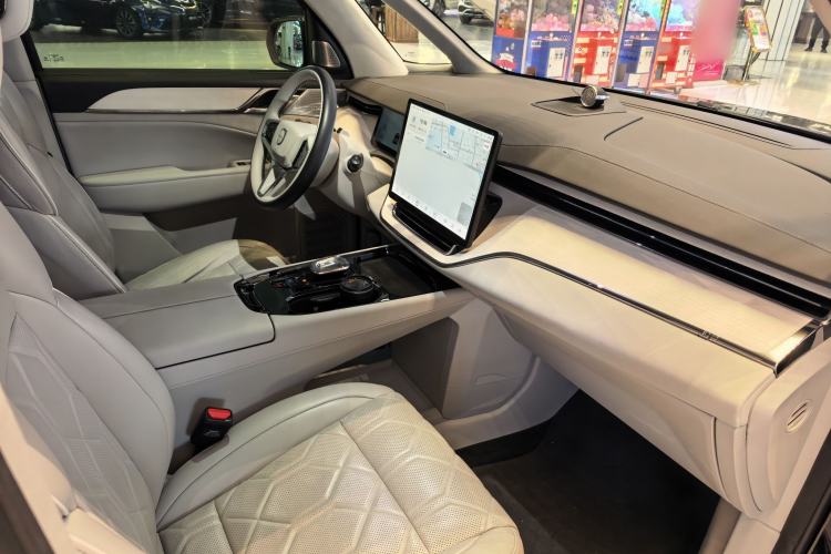 Used Volvo EM90 2025 Ultra Six-Seater Interior 8