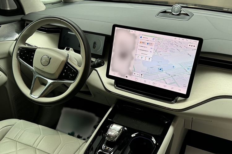 Used Volvo EM90 2025 Ultra Six-Seater Interior 8