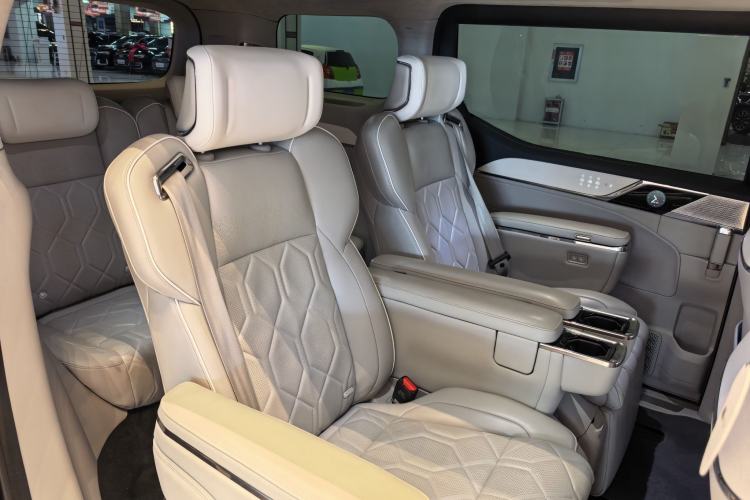 Used Volvo EM90 2025 Ultra Six-Seater Interior 9