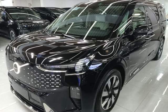 Used Volvo EM90 2025 Ultra Six-Seater