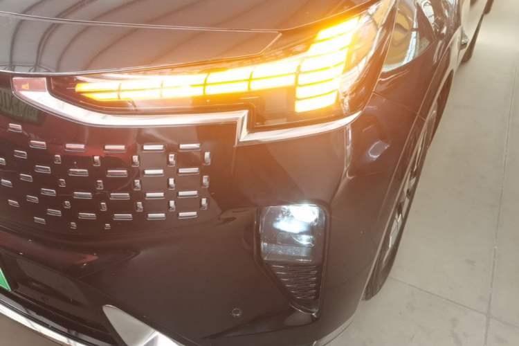 Used Volvo EM90 2025 Ultra Six-Seater Left Front Headlight