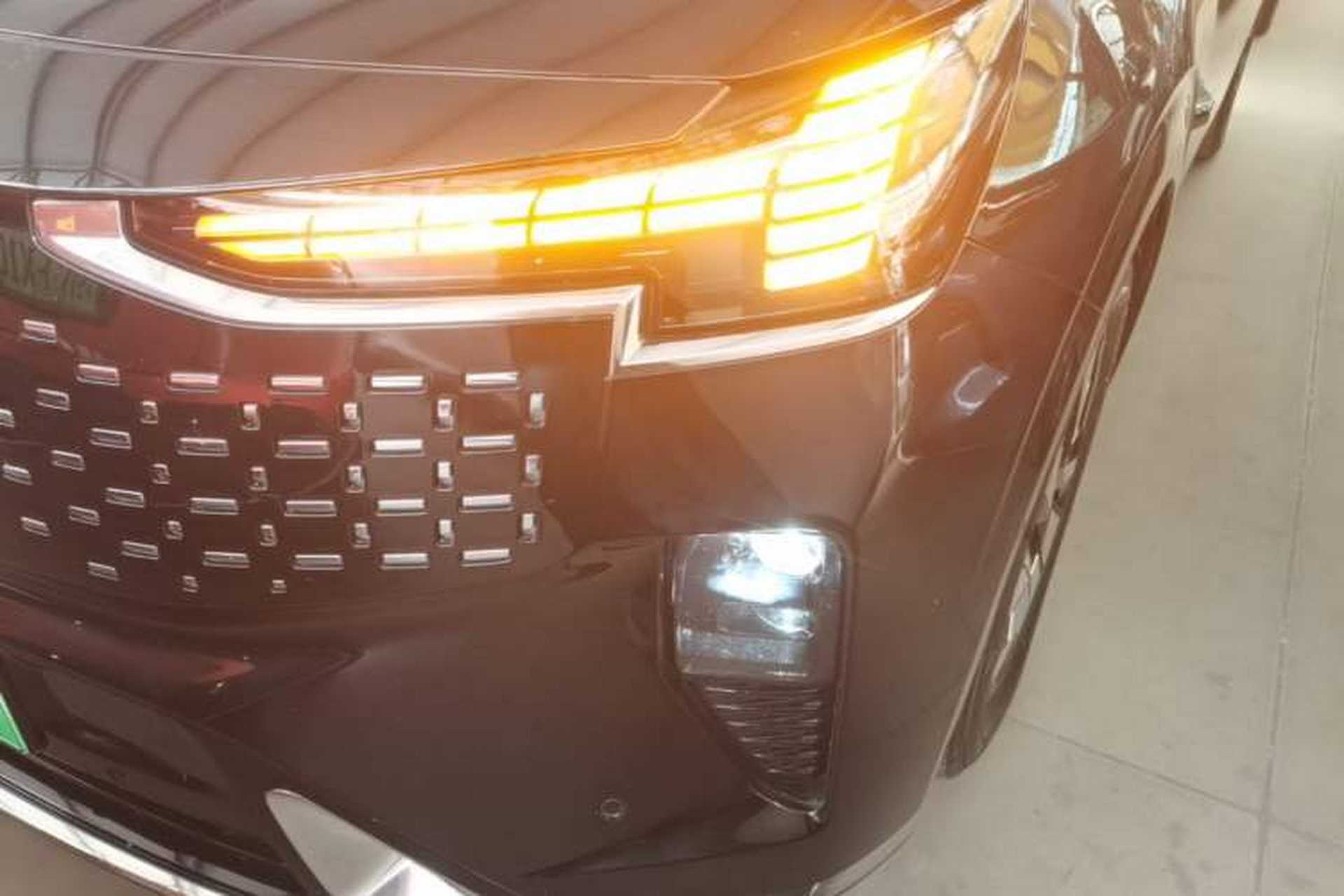 Used Volvo EM90 2025 Ultra Six-Seater Left Front Headlight