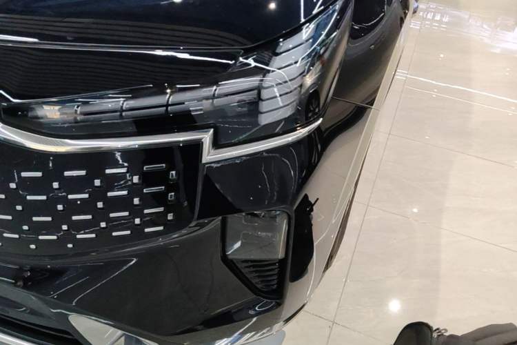 Used Volvo EM90 2025 Ultra Six-Seater Left Front Headlight