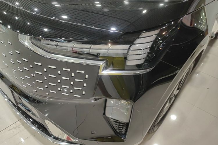 Used Volvo EM90 2025 Ultra Six-Seater Left Front Headlight