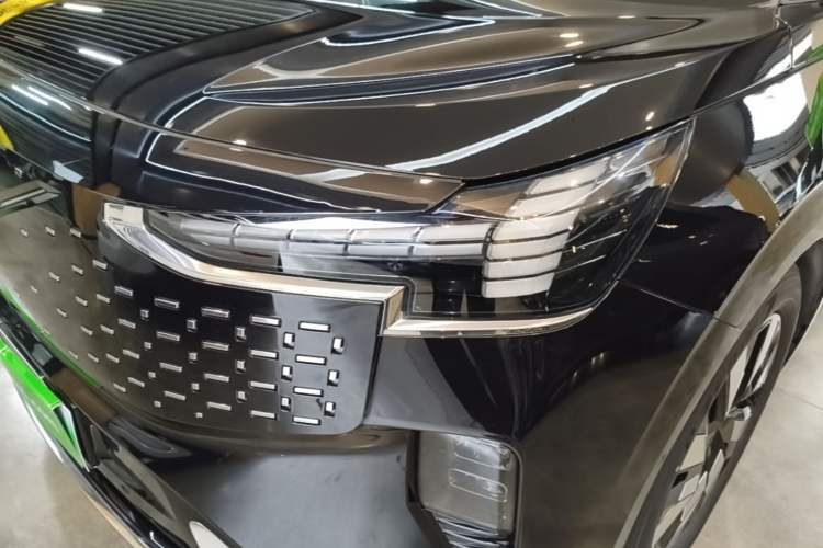 Used Volvo EM90 2025 Ultra Six-Seater Left Front Headlight