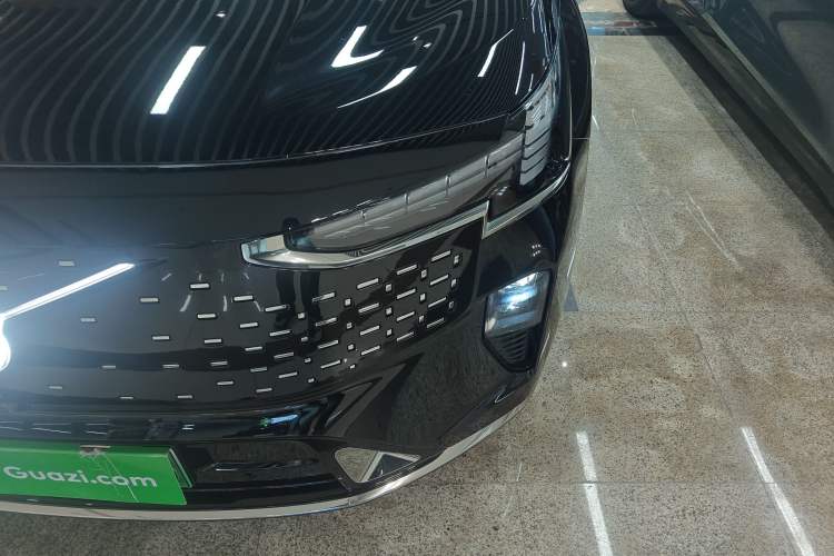 Used Volvo EM90 2025 Ultra Six-Seater Left Front Headlight
