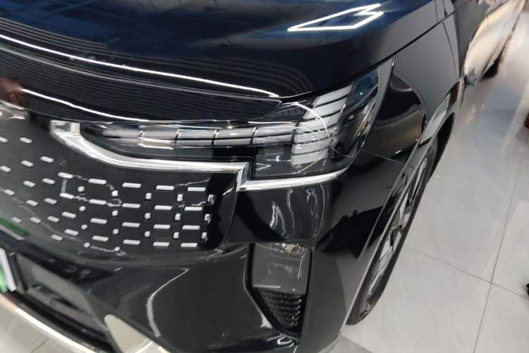 Used Volvo EM90 2025 Ultra Six-Seater Left Front Headlight