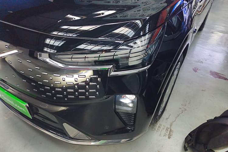 Used Volvo EM90 2025 Ultra Six-Seater Left Front Headlight