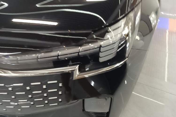 Used Volvo EM90 2025 Ultra Six-Seater Left Front Headlight