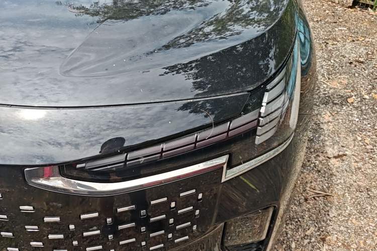 Used Volvo EM90 2025 Ultra Six-Seater Left Front Headlight