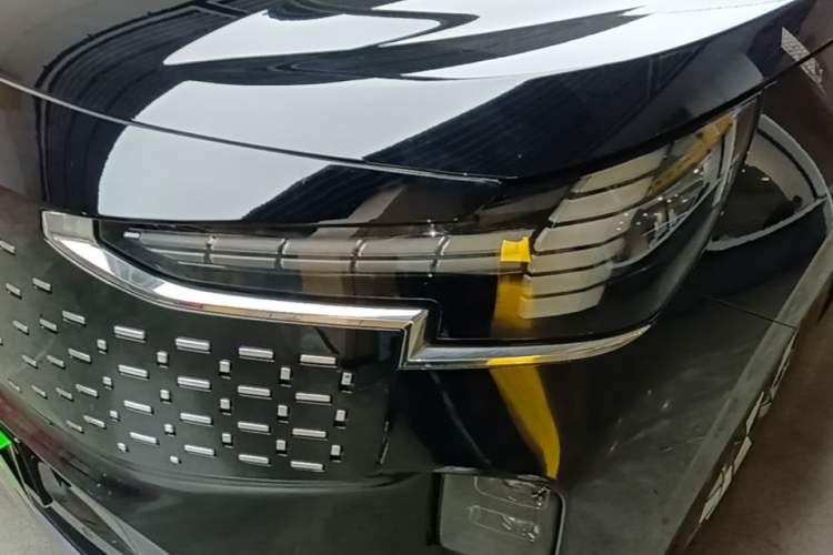 Used Volvo EM90 2025 Ultra Six-Seater Left Front Headlight