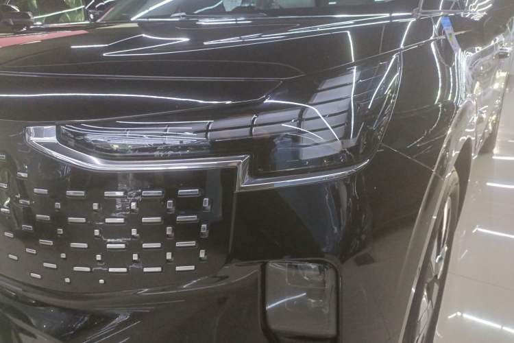 Used Volvo EM90 2025 Ultra Six-Seater Left Front Headlight