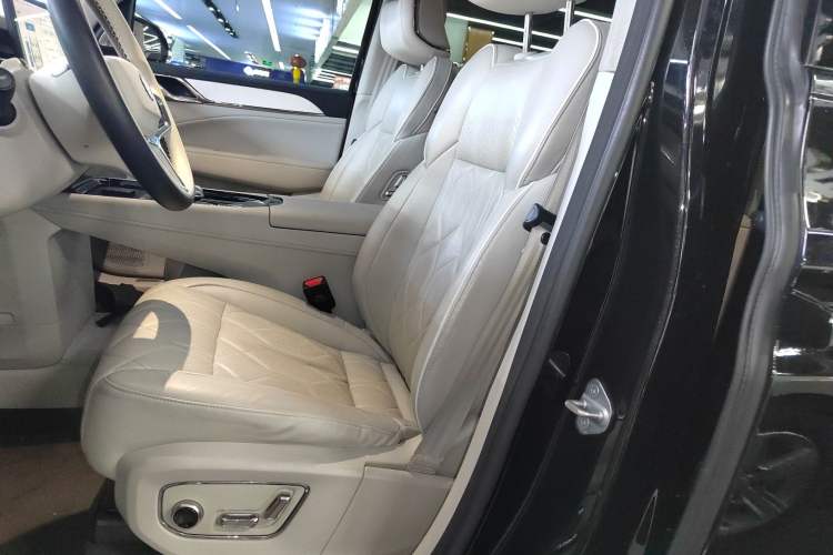 Used Volvo EM90 2025 Ultra Six-Seater Left Front Seat
