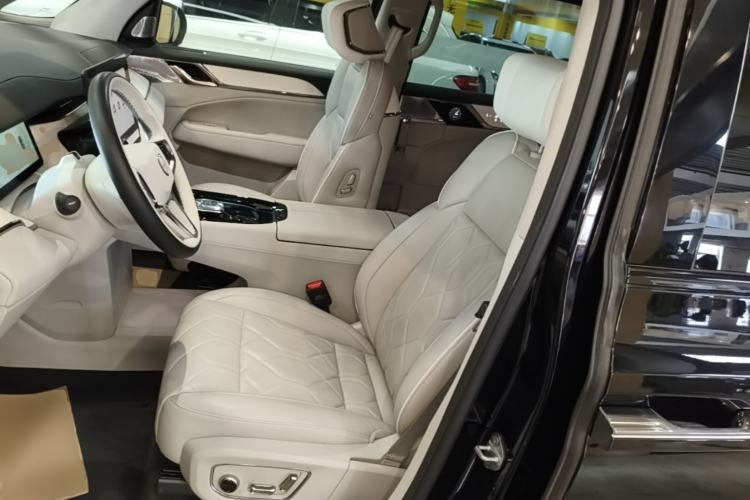 Used Volvo EM90 2025 Ultra Six-Seater Left Front Seat