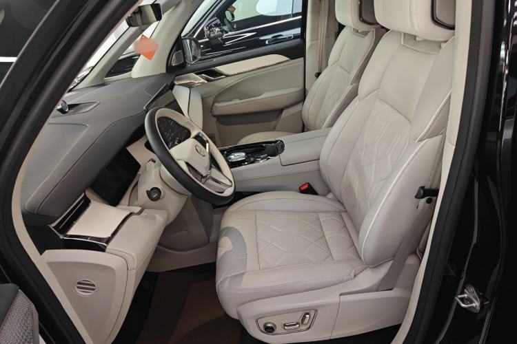 Used Volvo EM90 2025 Ultra Six-Seater Left Front Seat