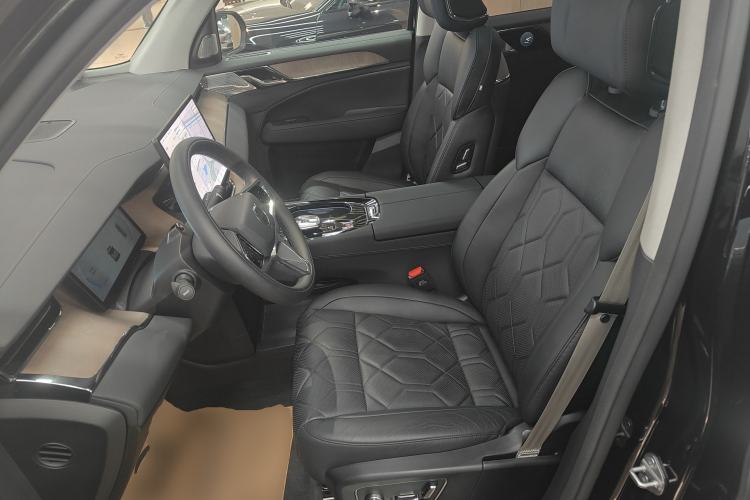 Used Volvo EM90 2025 Ultra Six-Seater Left Front Seat