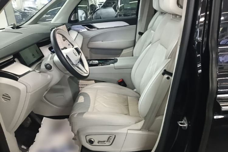 Used Volvo EM90 2025 Ultra Six-Seater Left Front Seat