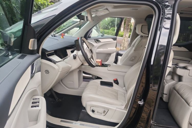 Used Volvo EM90 2025 Ultra Six-Seater Left Front Seat